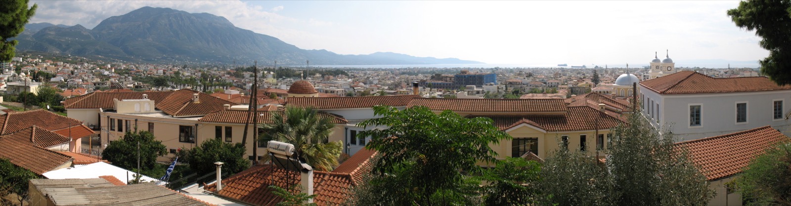 Panoramisch uitzicht over Kalamata vanaf het kasteel