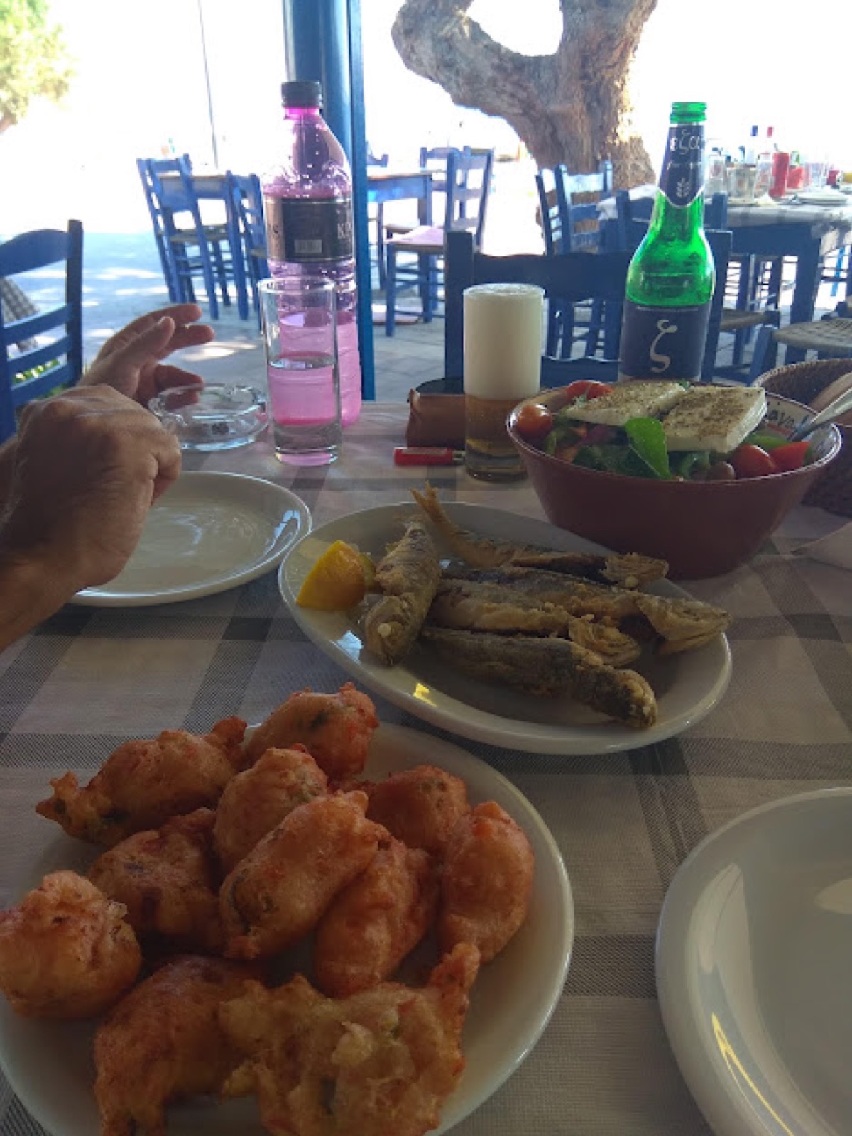 Mamra Rakomburareion: mezedes en sfeer in Kalamata