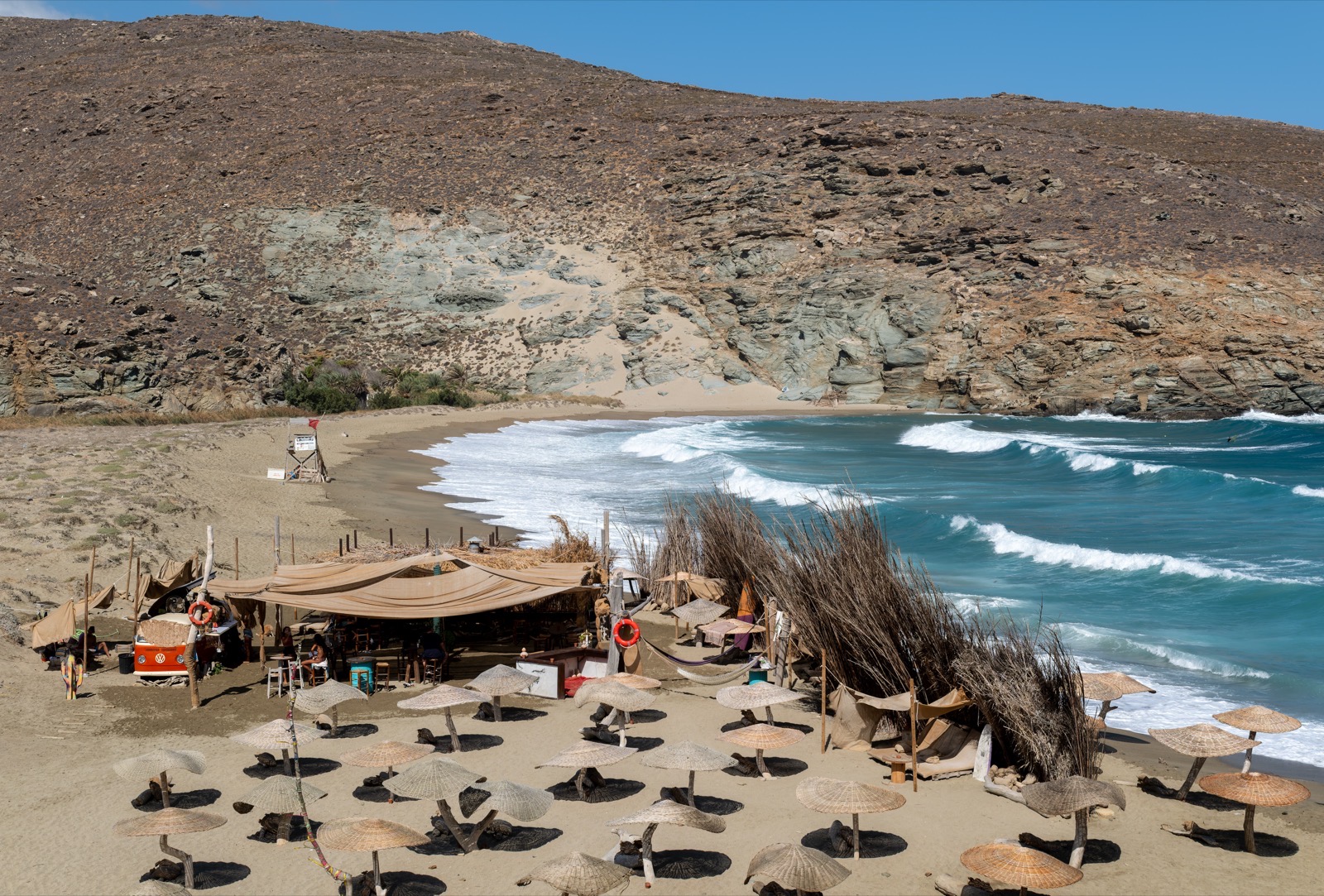 Tzitzikas: beachbar op het strand van Kalamata