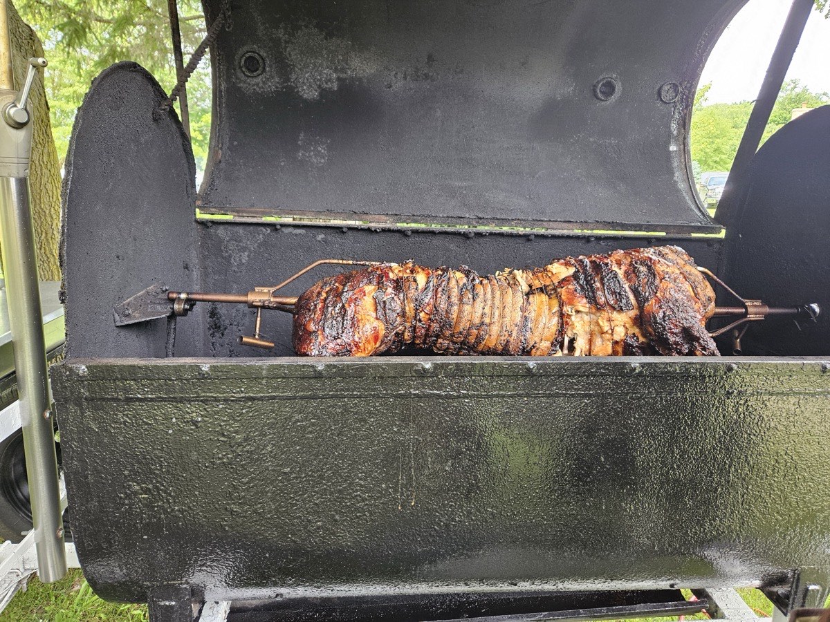 Thiasos: kafeneio-ouzeri met gourounopoula bij de kathedraal